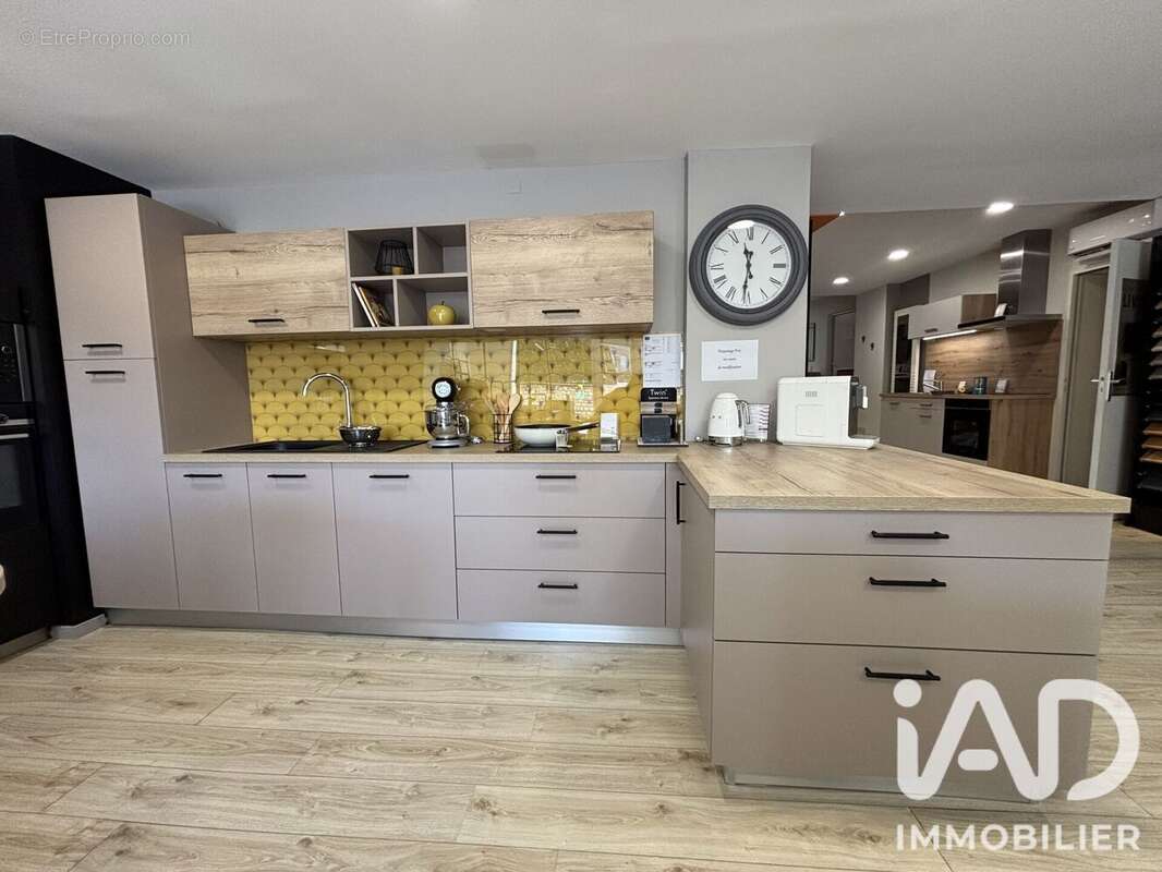 Commerce 320 m² à Doue-La-Fontaine  - photo 2