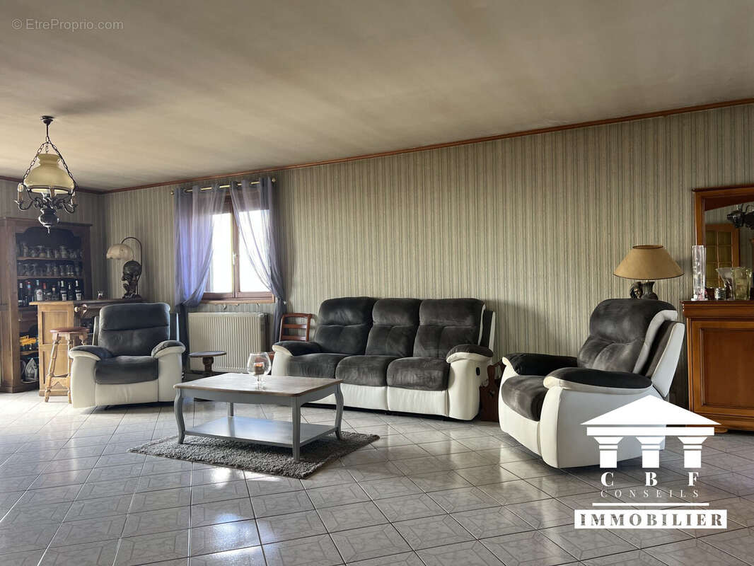 Maison à SAINT-PIERRE-DE-VARENNES