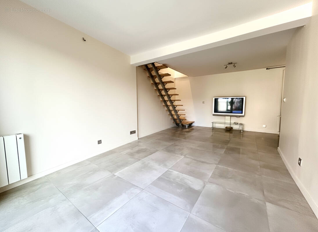 Maison à VERRIERES-LE-BUISSON