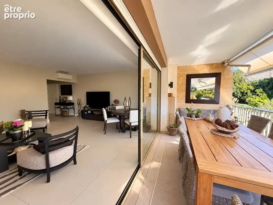 Appartement 4 pièces d’angle et traversant – Rénové avec élégance, grande terrasse et vue dégagée - photo 3