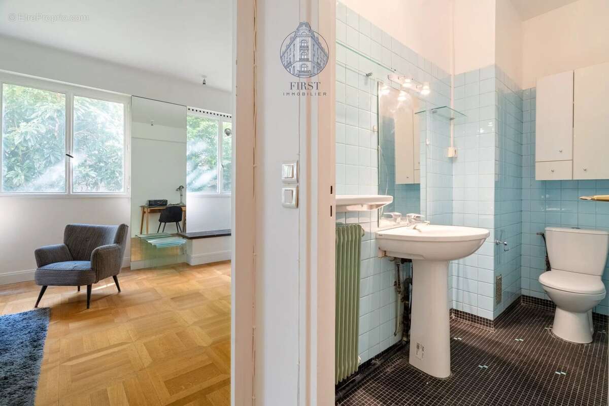 Appartement à PARIS-16E