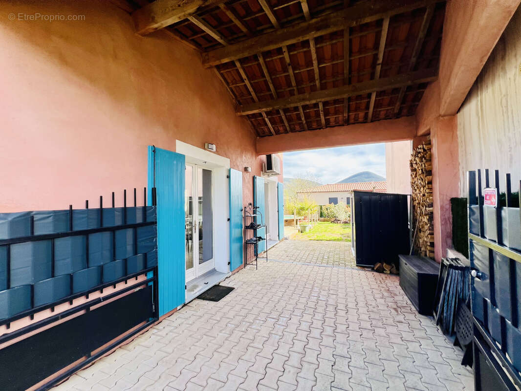Vente villa T4 de 90m2 avec piscine sur un terrain de 206m2 - photo 9