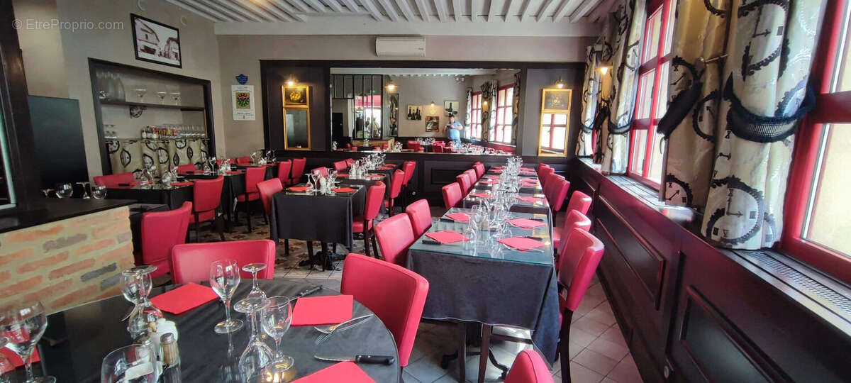 Commerce à SAINT-JEAN-DE-BOURNAY