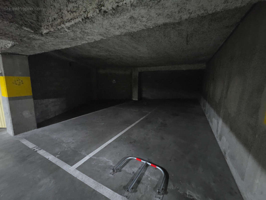 Parking à LYON-8E