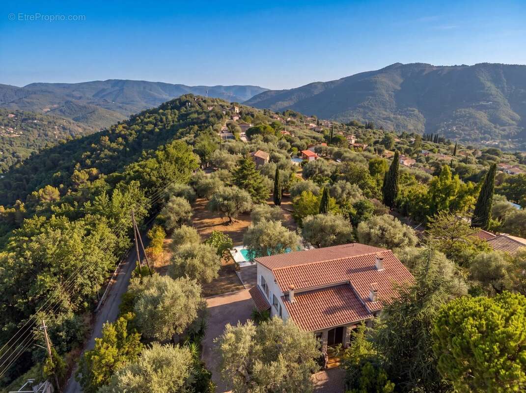 CONTES Maison avec piscine, garage et fort potentiel locatif – calme absolu proche Castellar - photo 12