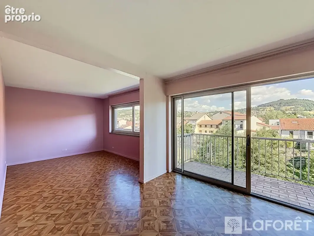 Grand T4 de 101 m² avec garage, balcon et vue dégagée - photo 10