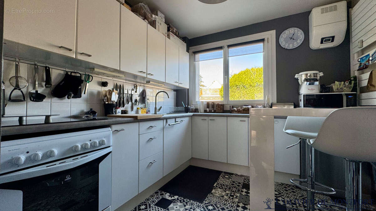 Appartement à NEAUPHLE-LE-CHATEAU