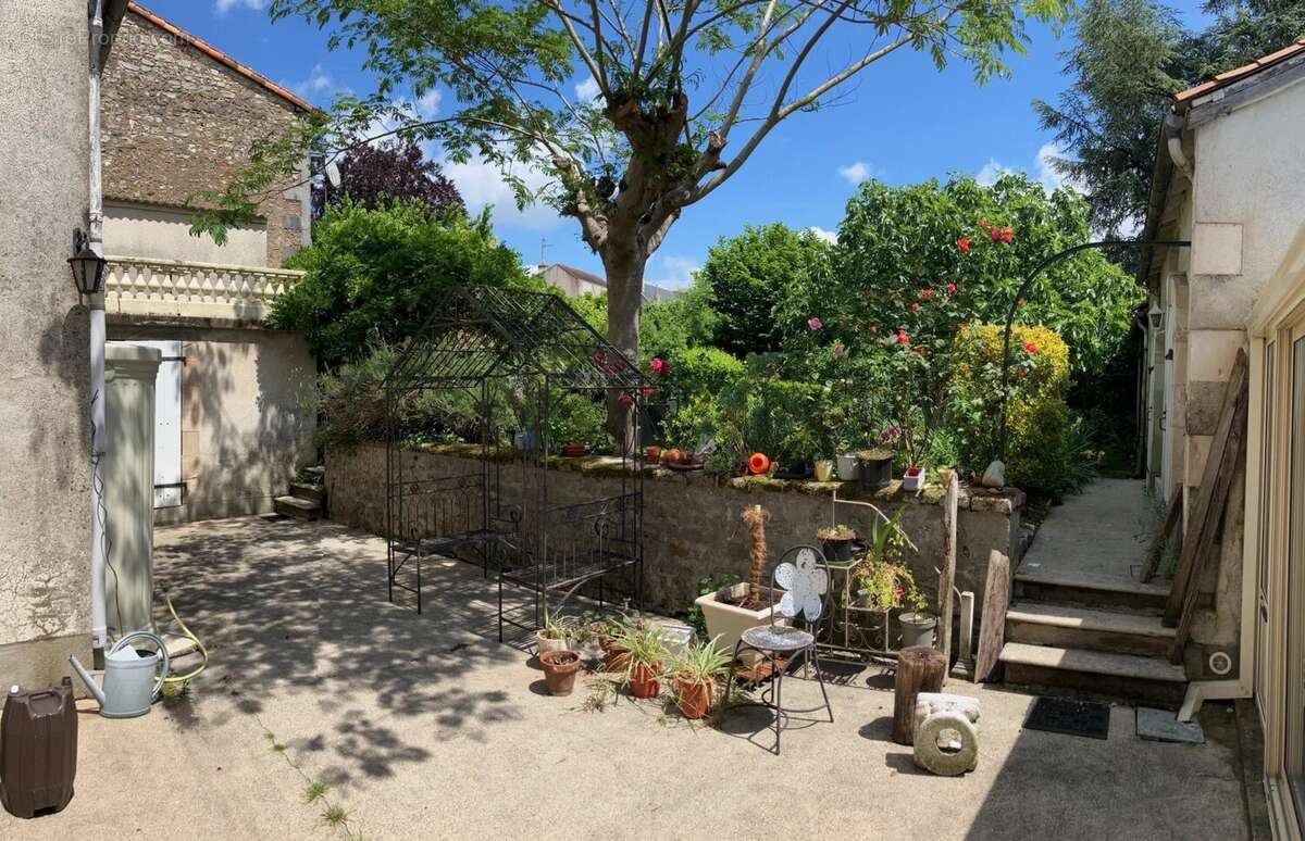 Maison à MONTMORILLON