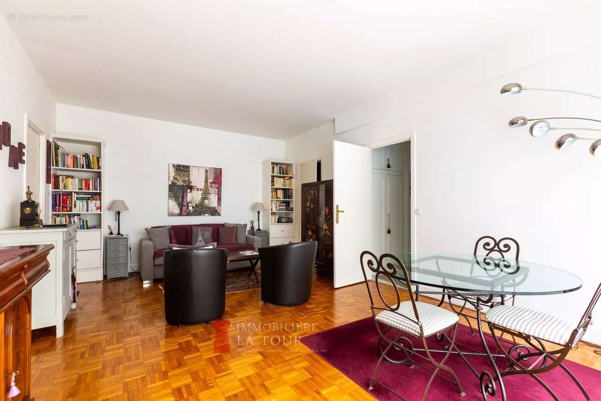 Appartement à PARIS-16E