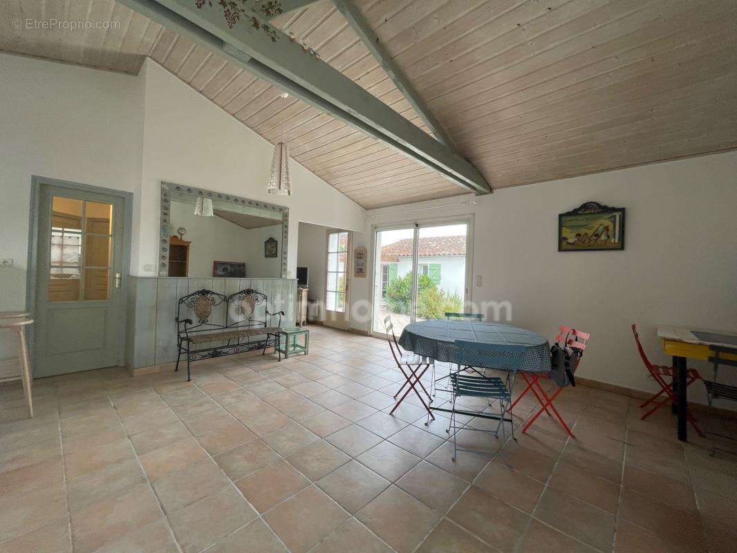 Maison de plain-pied – 83 m² avec dépendance – Terrasse & Jardin – Le Bois-Plage-en-Ré - photo 6