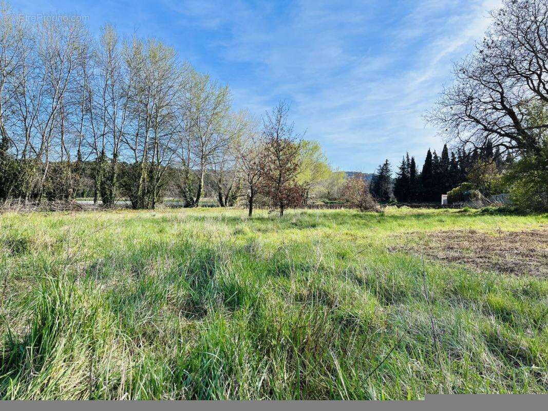 Terrain à SAINT-PAUL-LES-FONTS