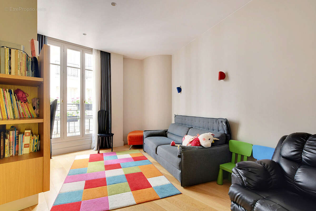 Appartement à PARIS-8E