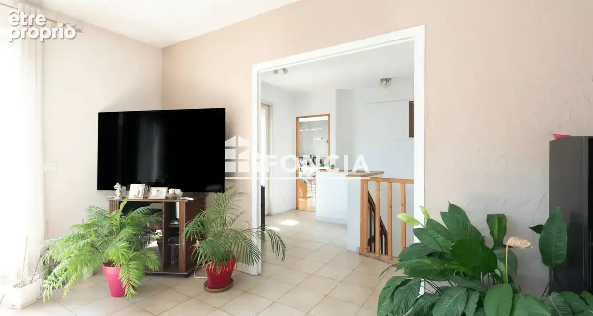 Maison familiale T4 à rénover – Grand terrain clos de 1 200 m² – Genay - photo 5