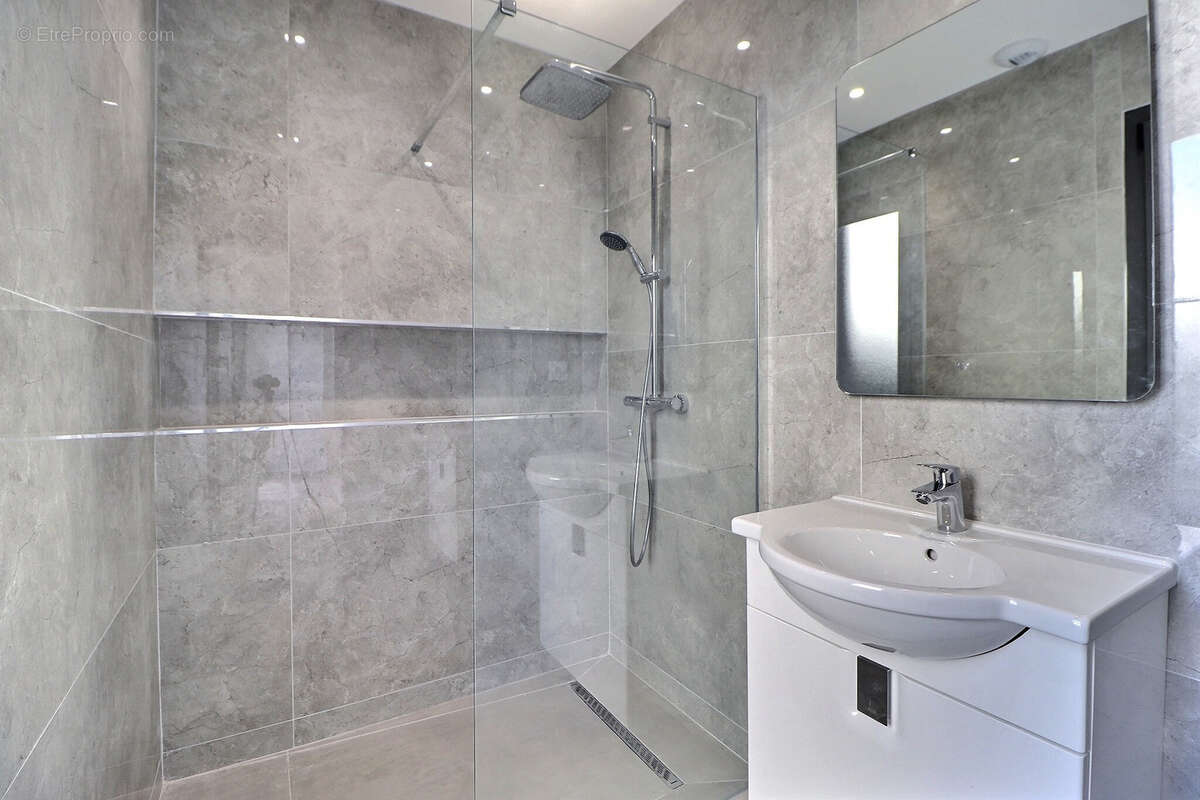 Maison à SAINT-BRES