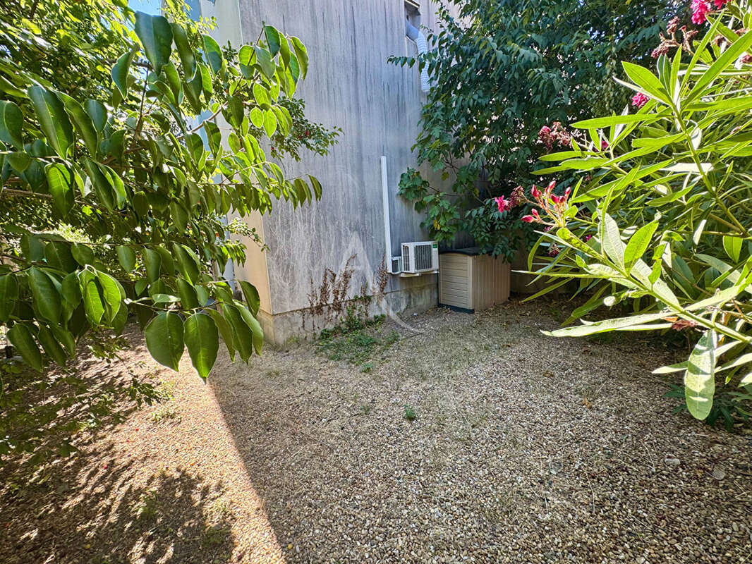Appartement Nimes 1 pièce(s) 20.76 m2 - photo 2