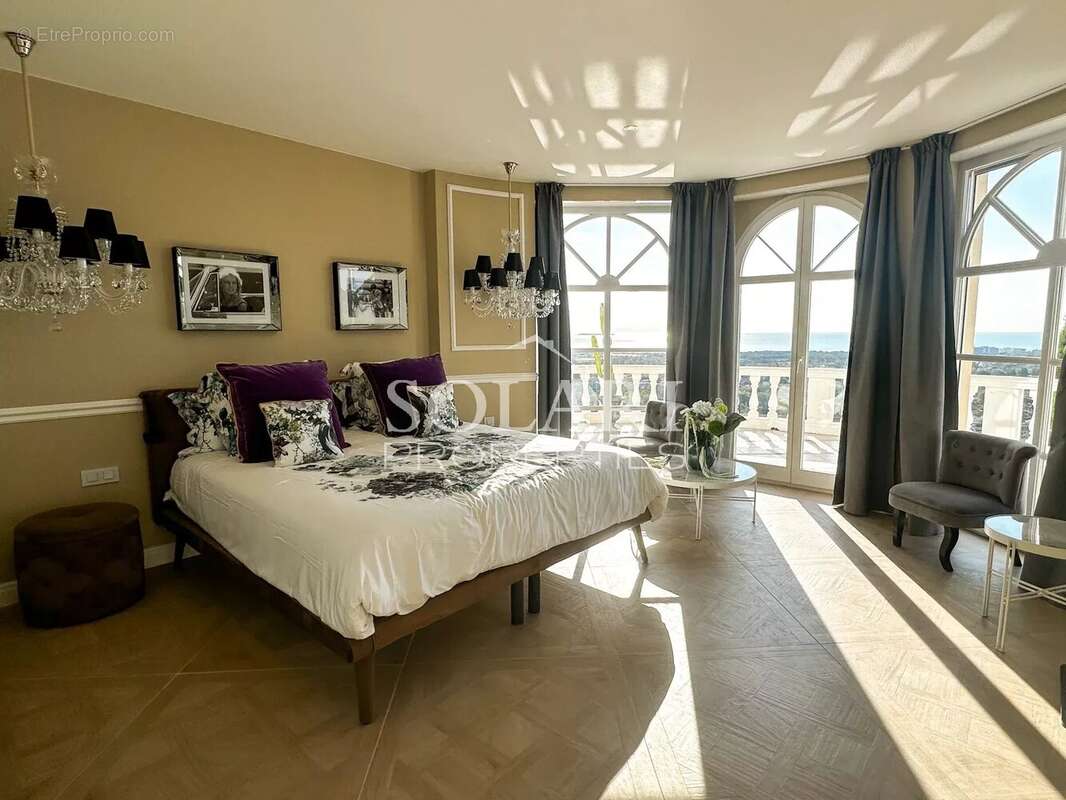 Maison à MANDELIEU-LA-NAPOULE