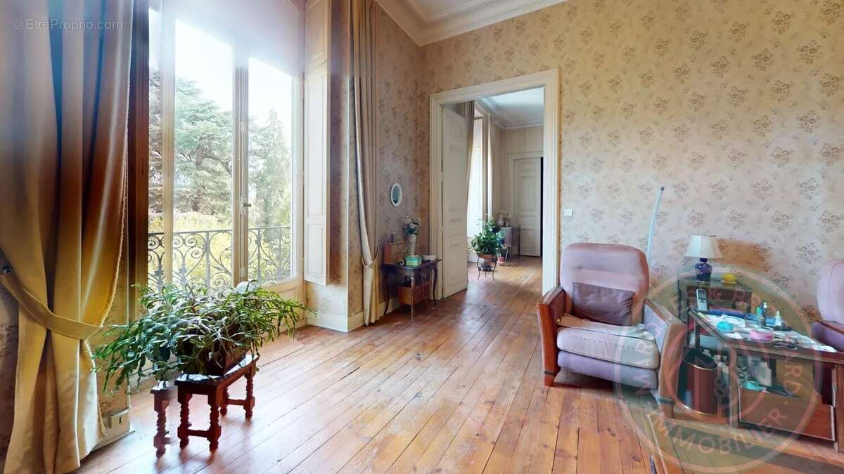 Pau centre  – appartement de 196 m² - parking privatif - photo 11