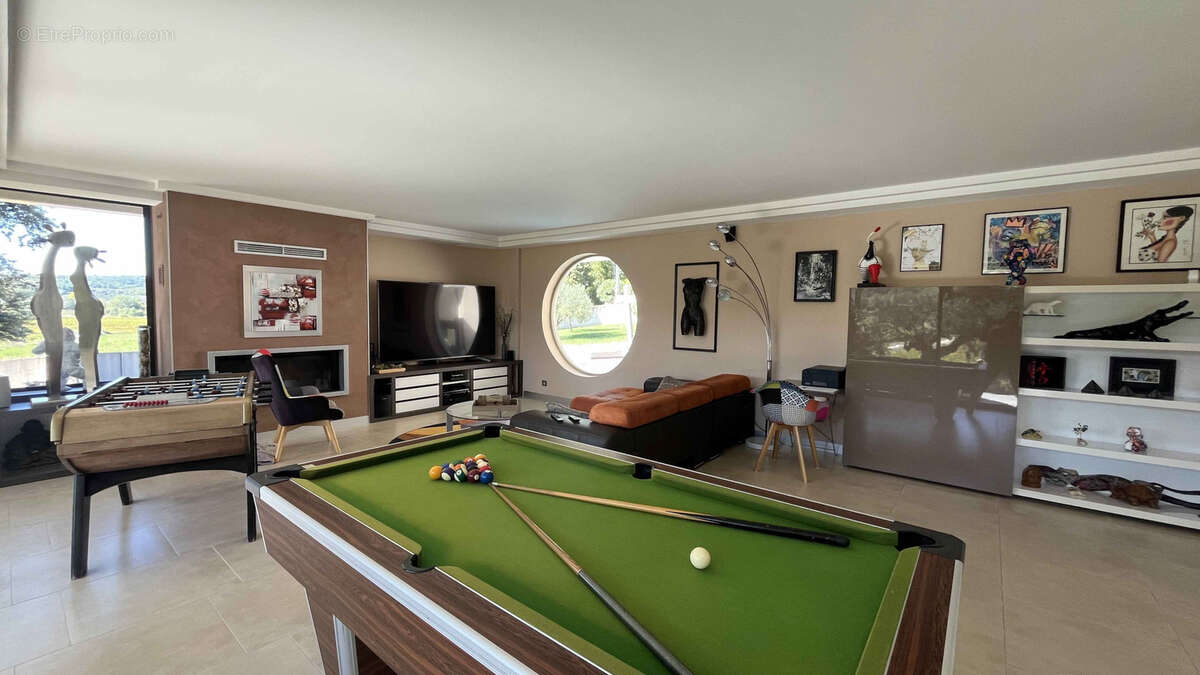 Maison à SAINT-MARCEL-DE-CAREIRET