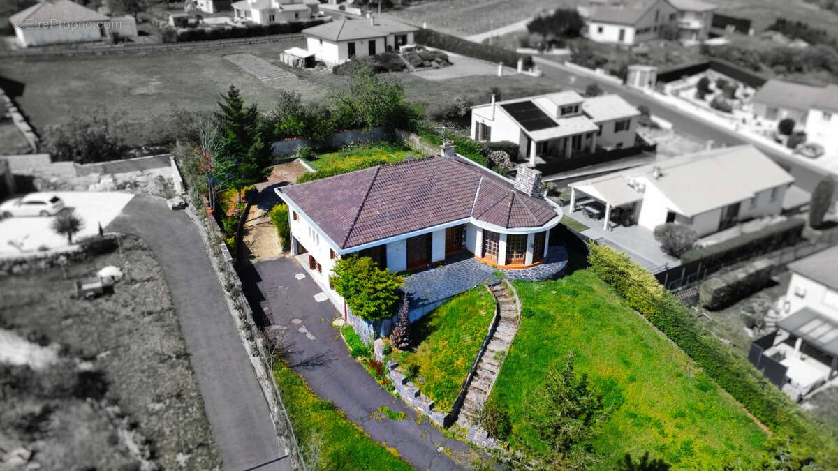 Maison à PERIGNAT-LES-SARLIEVE