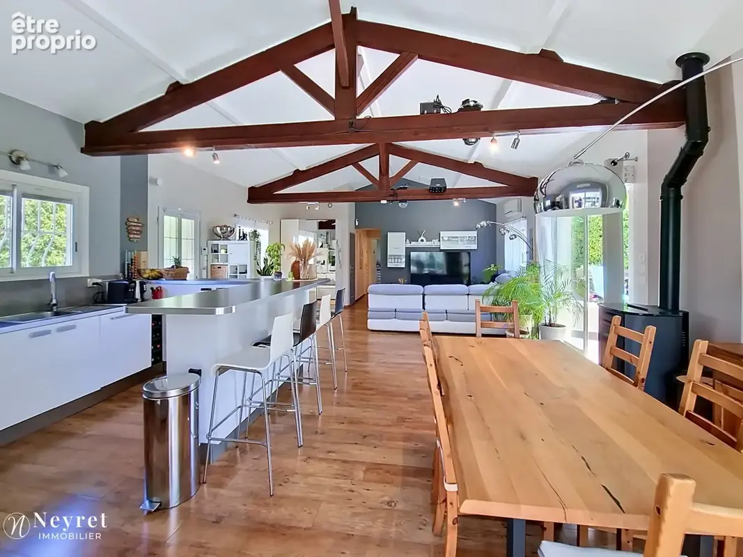 Maison traditionnelle de 140 m2, 7 pièces, 4 chambres sur terrain de 852 m2 - photo 3