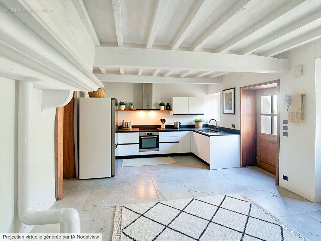 Maison de grande superficie au centre de Saint-Maurice-de-Satonnay - photo 3