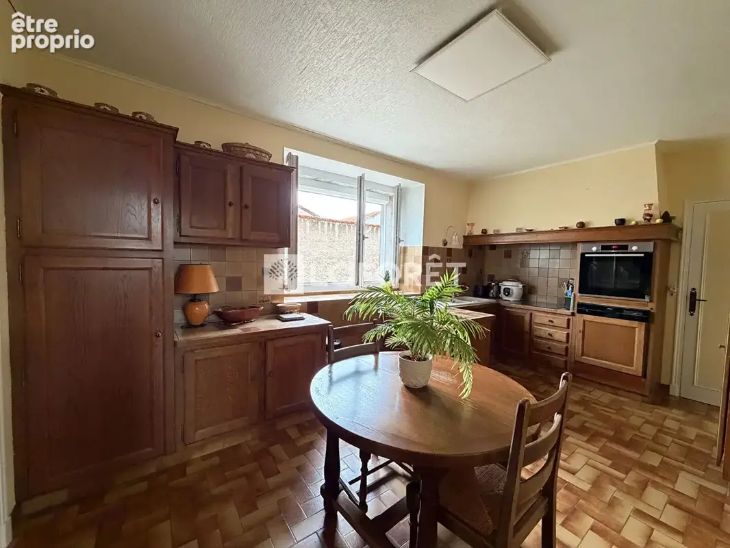 Corps de ferme à Vraux ? Maison familiale avec dépendances - photo 4