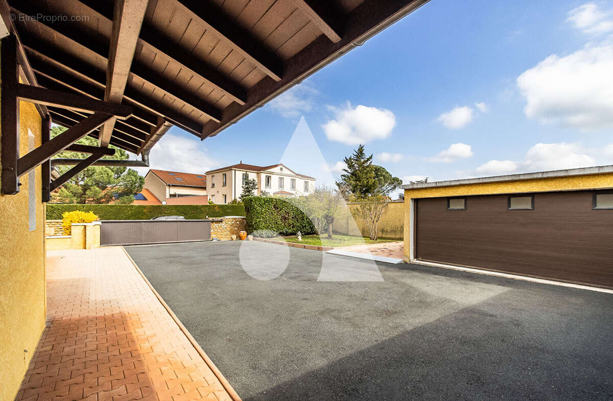 Maison à CHAZAY-D&#039;AZERGUES