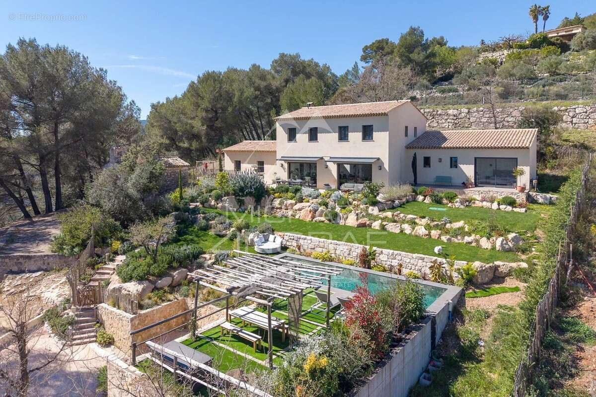 Maison à TOURRETTES-SUR-LOUP