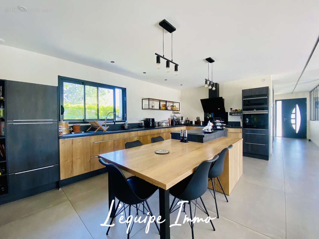 Villa T6 avec piscine et double garage - photo 6