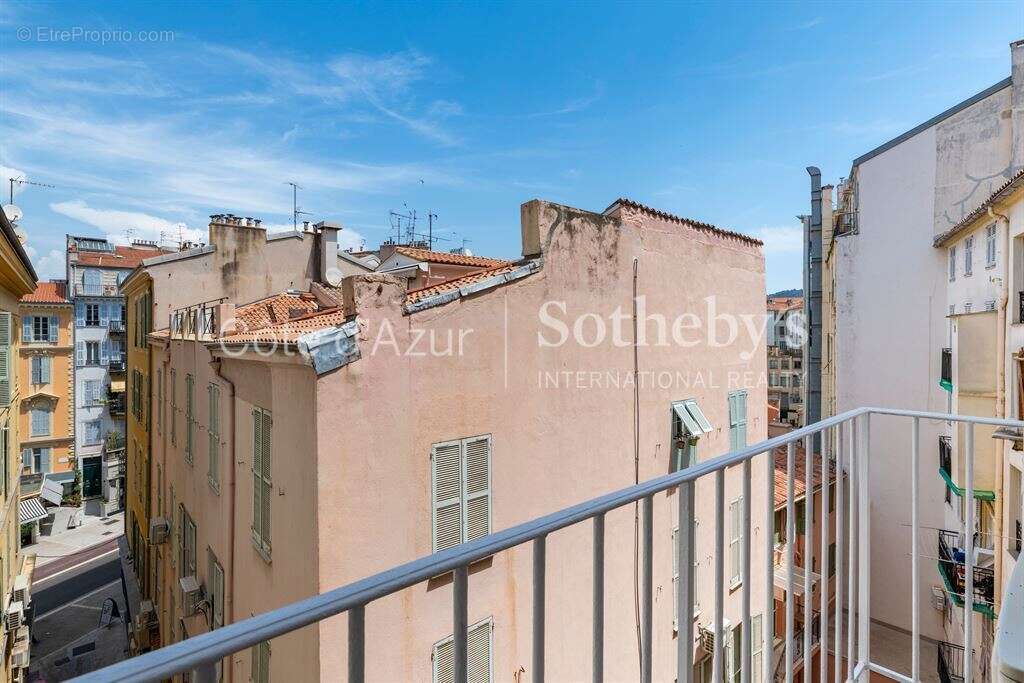Appartement 3 pièces à vendre dans le Carré d'Or de Nice, Place Magenta - photo 11