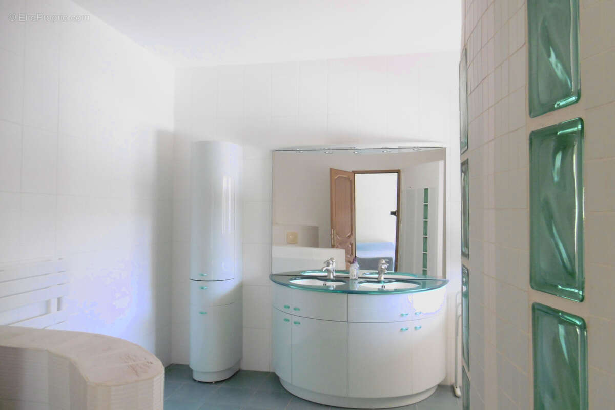 Maison à AMBARES-ET-LAGRAVE