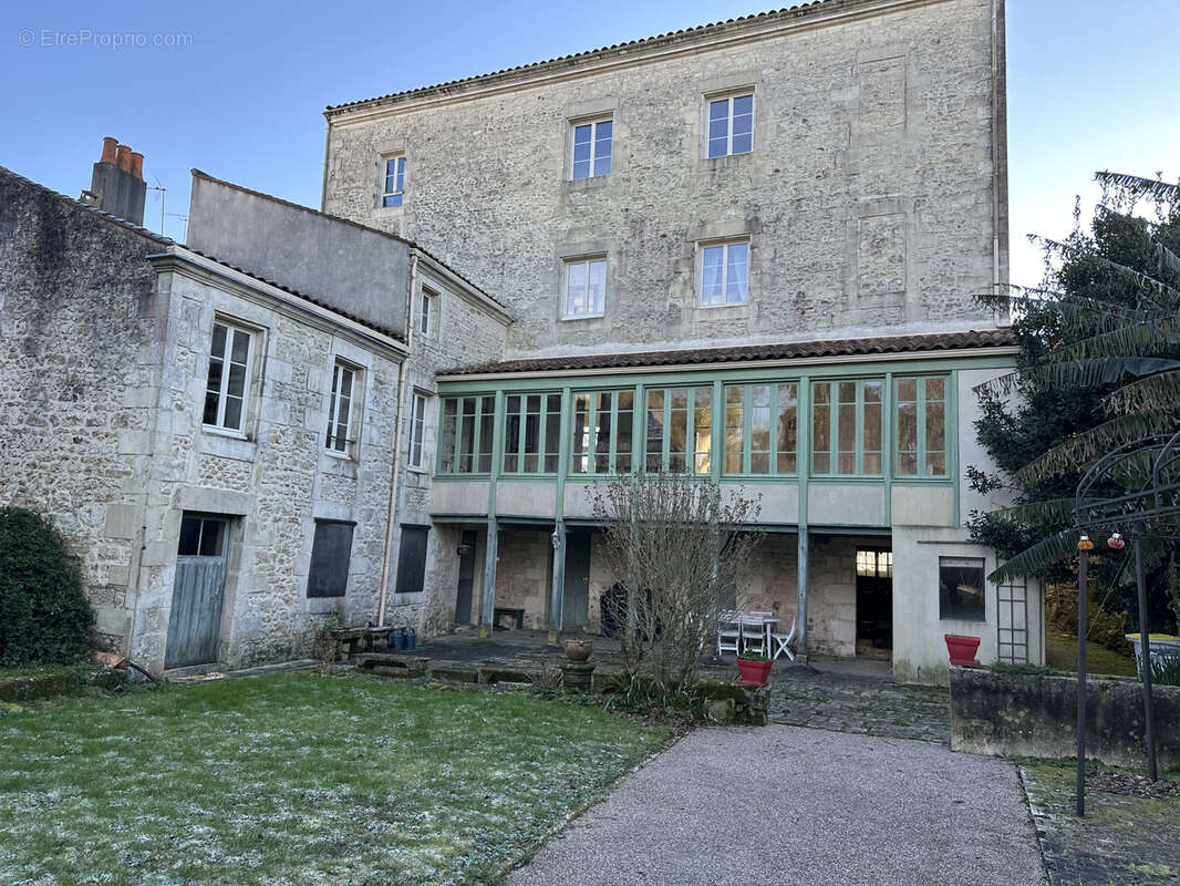 Maison à TONNAY-CHARENTE
