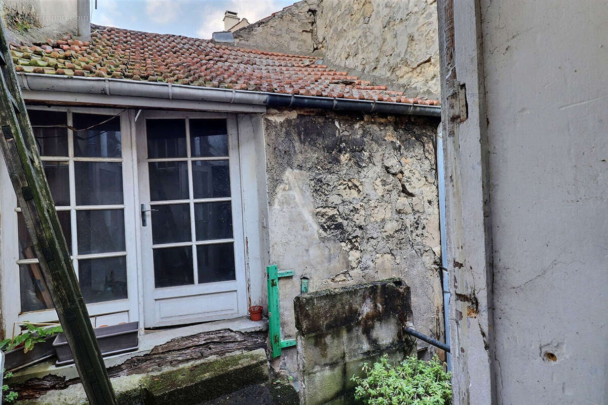 Vaste bâtisse de caractère début du XXème siècle Maisons Laffitte 10 pièce(s) 100 m2, cour intérieure, cave voutée ! - photo 8