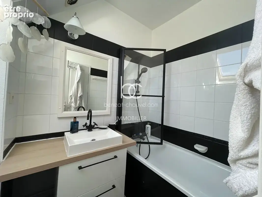 ARZON - Appartemetn T3 duplex avec balcon, piscine et 2 parking ! - photo 9