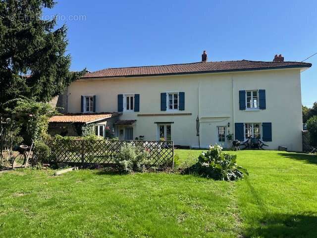 Maison à ORADOUR-SUR-VAYRES