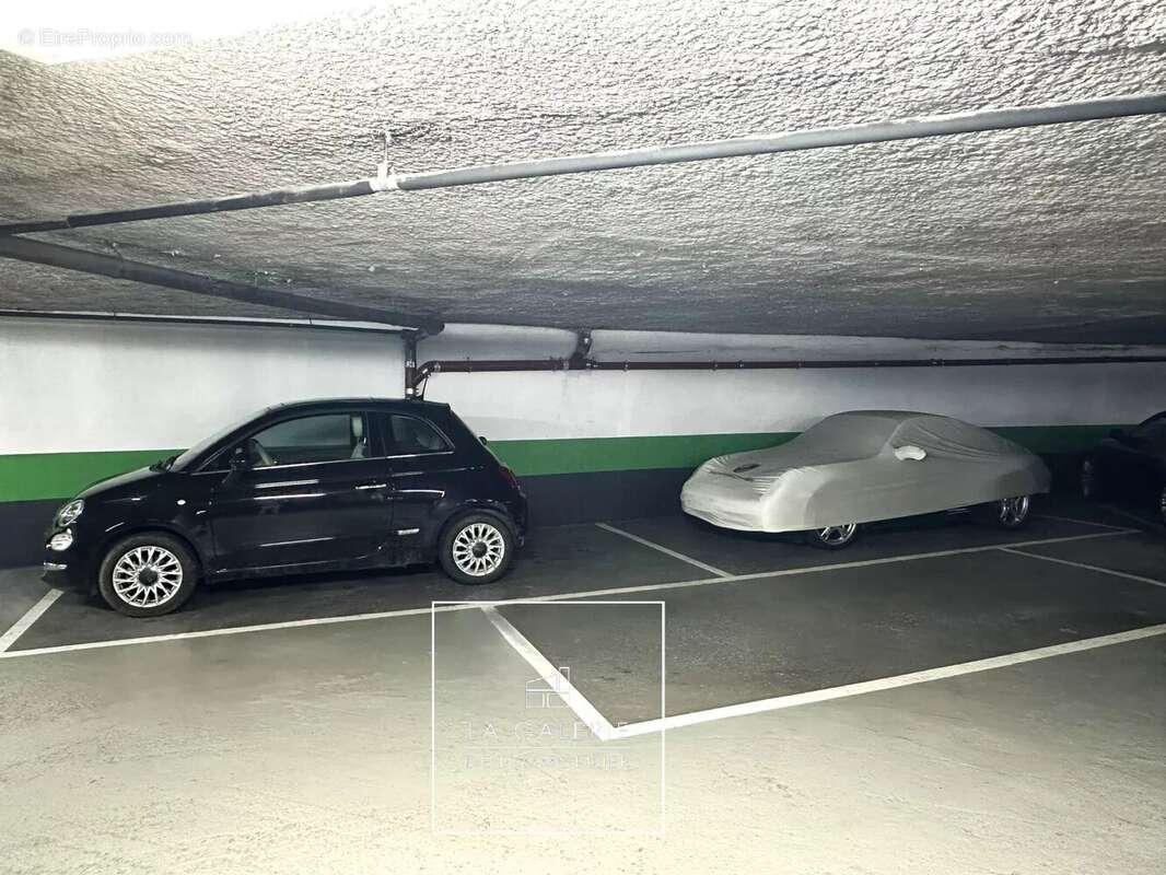 Parking à PARIS-16E