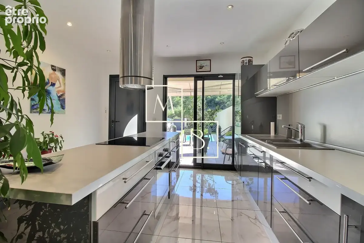 POUSSAN, Magnifique maison T4 de 106m2 avec piscine, jardins et garage ! - photo 3