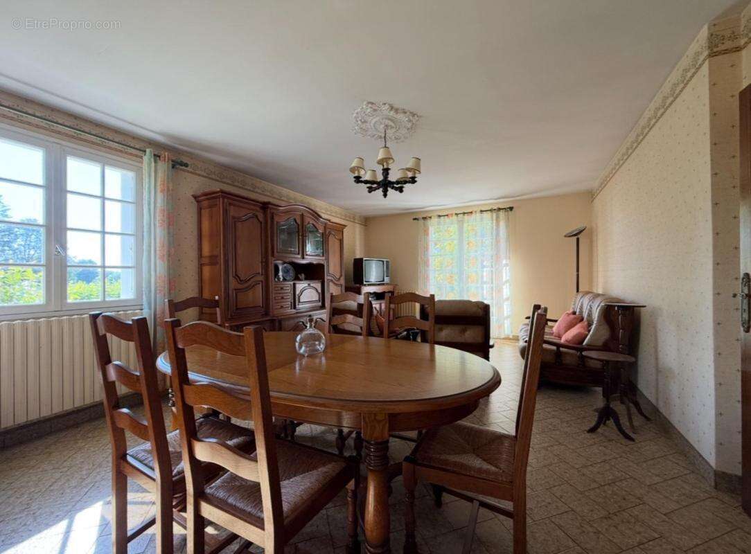 Maison à PLUHERLIN