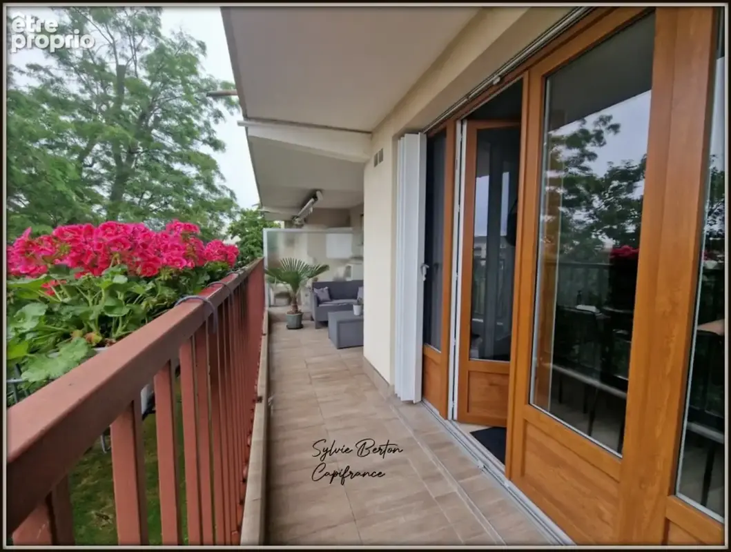 Appartement à vendre 4 pièces LIVRY GARGAN - 84 m2 - Balcon, une cave et deux places de parking - photo 11