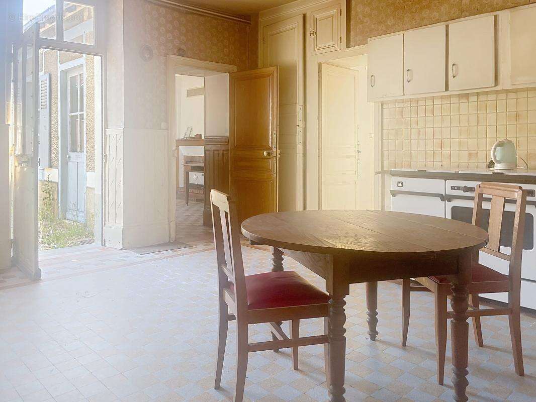 Maison 190 m² à Neuvy-Saint-Sepulchre  - photo 6