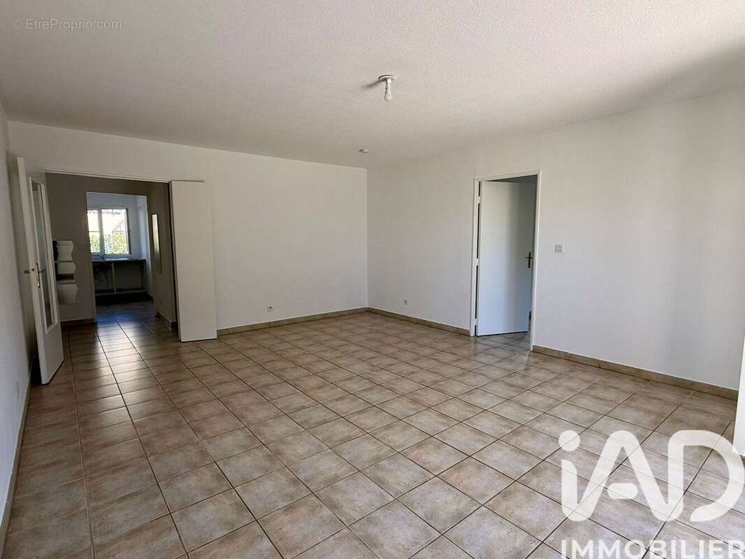 Photo 3 - Appartement à ROQUEBRUNE-SUR-ARGENS