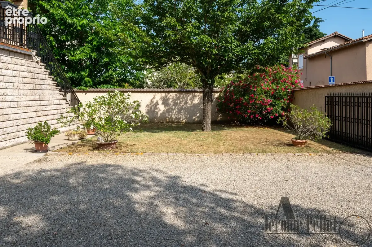 EXCLUSIVITÉ TERNAY (69360)   Maison familiale au centre du village - photo 2