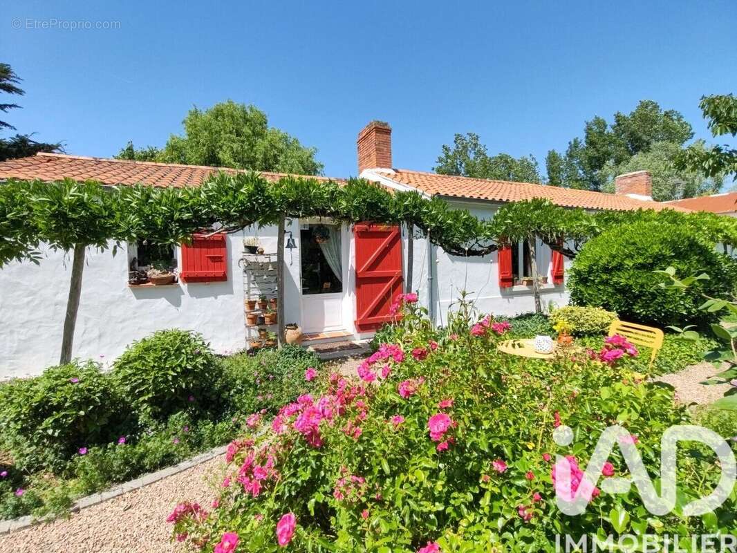 Photo 2 - Maison à LE PERRIER