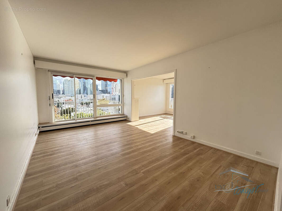 Appartement à COURBEVOIE