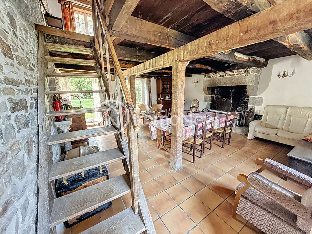 Maison à DRAGEY-RONTHON