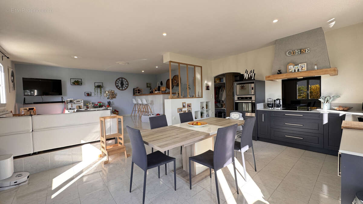 Maison à BARBEZIEUX-SAINT-HILAIRE