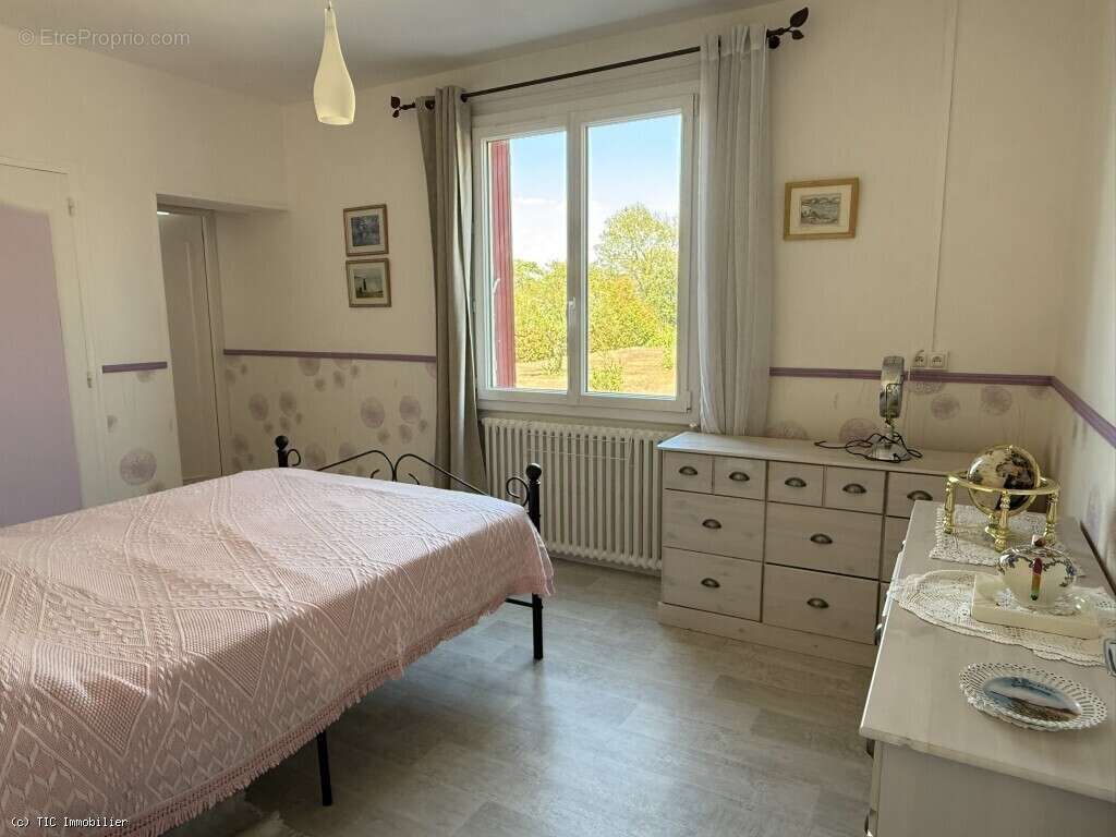 Exclusif : Grande Maison de Famille Dans le Village Médiéval de Verteuil-Sur-Charente - photo 12