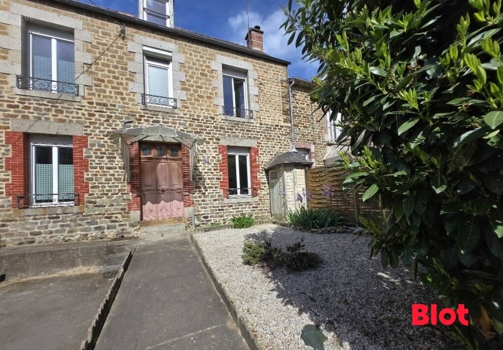 Maison à FOUGERES