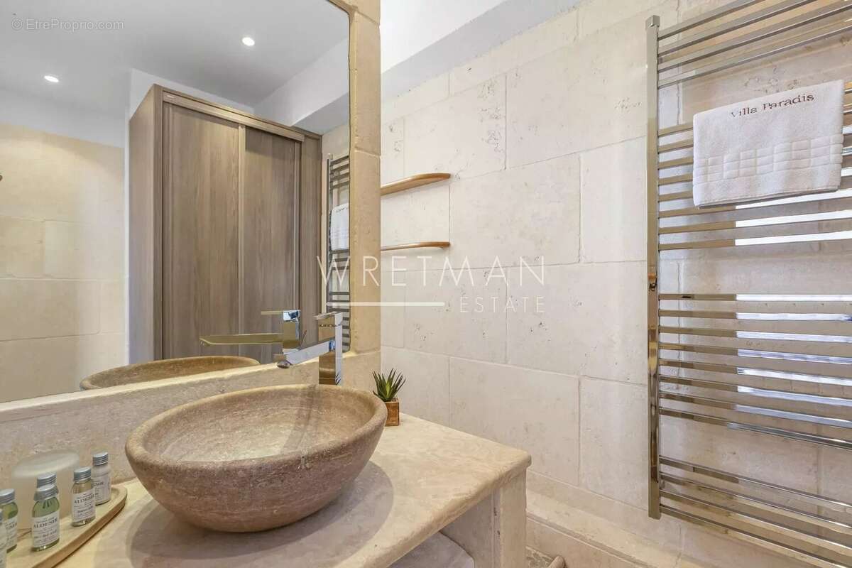 Maison à LES ISSAMBRES