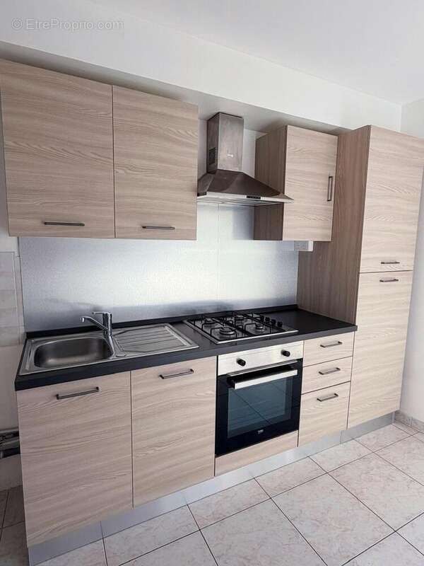   - Appartement à SAINT-LAURENT-DU-VAR